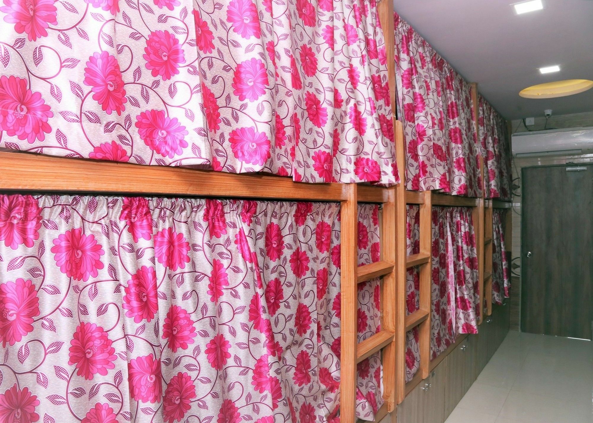 Delta Dormitory Mumbai Exterior photo
