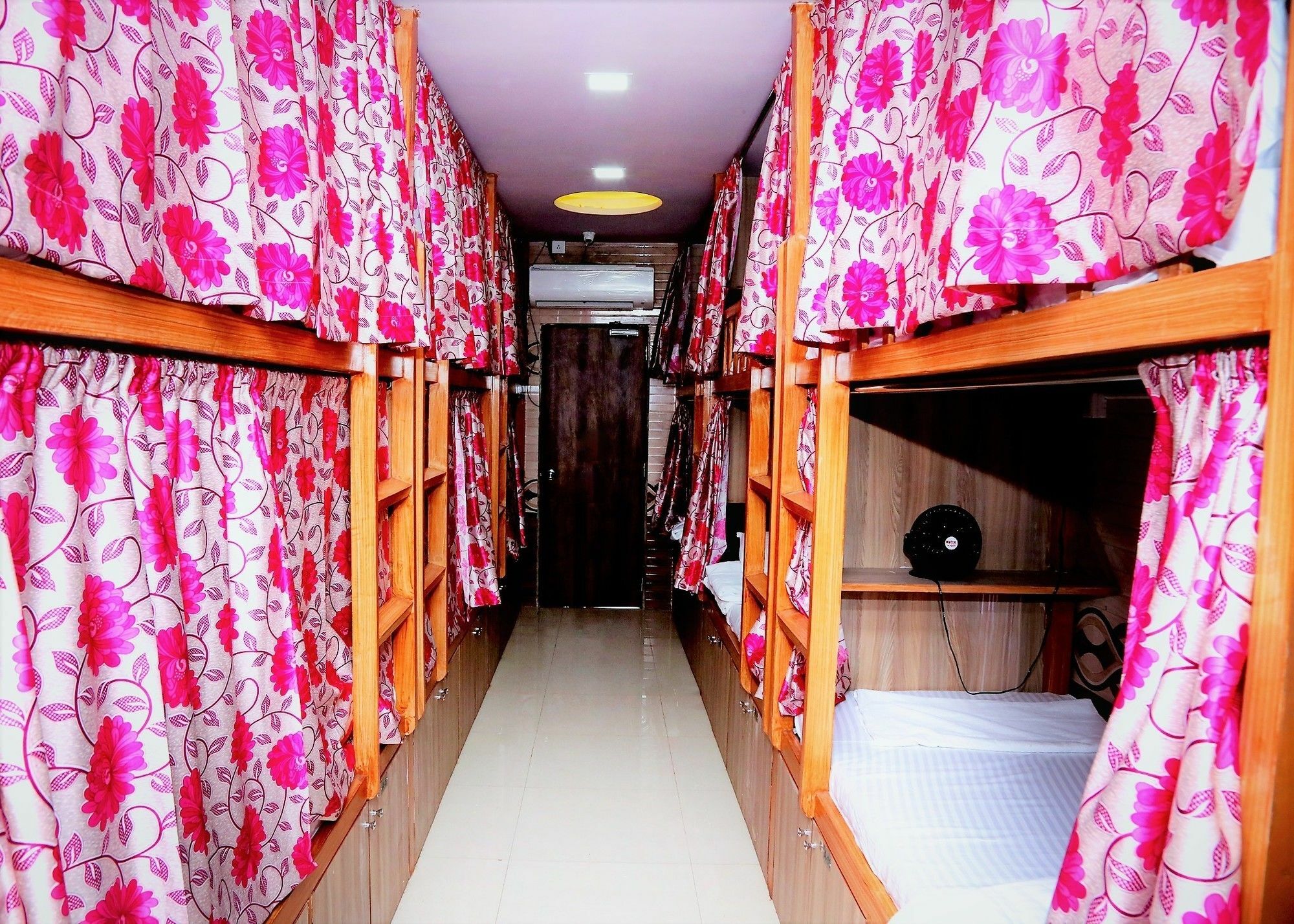 Delta Dormitory Mumbai Exterior photo
