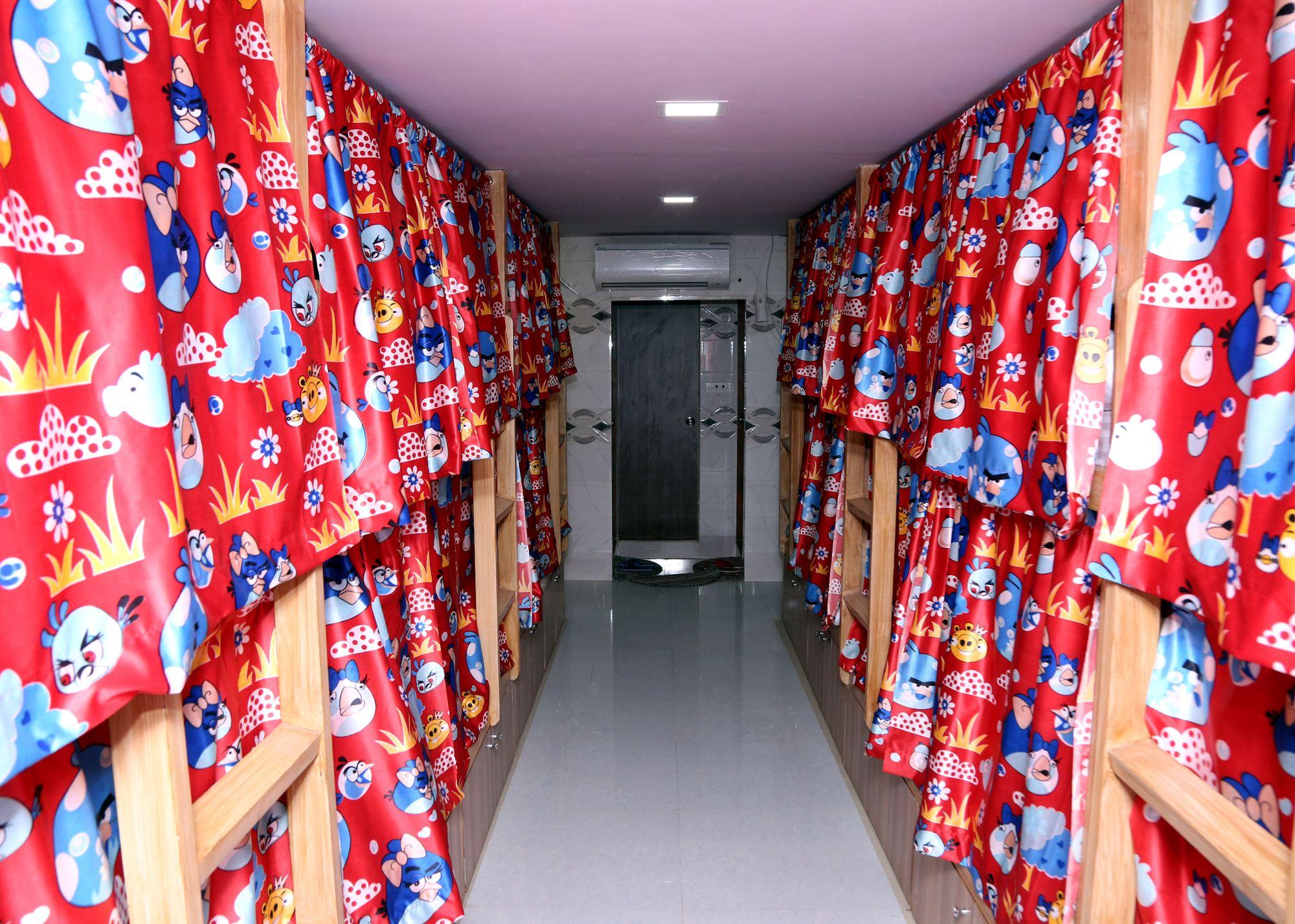 Delta Dormitory Mumbai Exterior photo